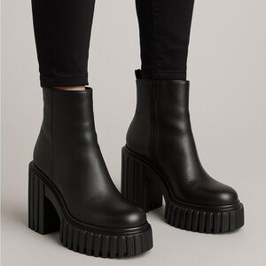 AGL Black Leather Tiggy Rock Platform Ankle Boot With Zipper‎